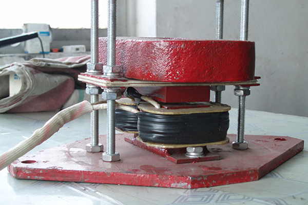 CZ50倉壁振動(dòng)器照片及在煤倉中的應(yīng)用